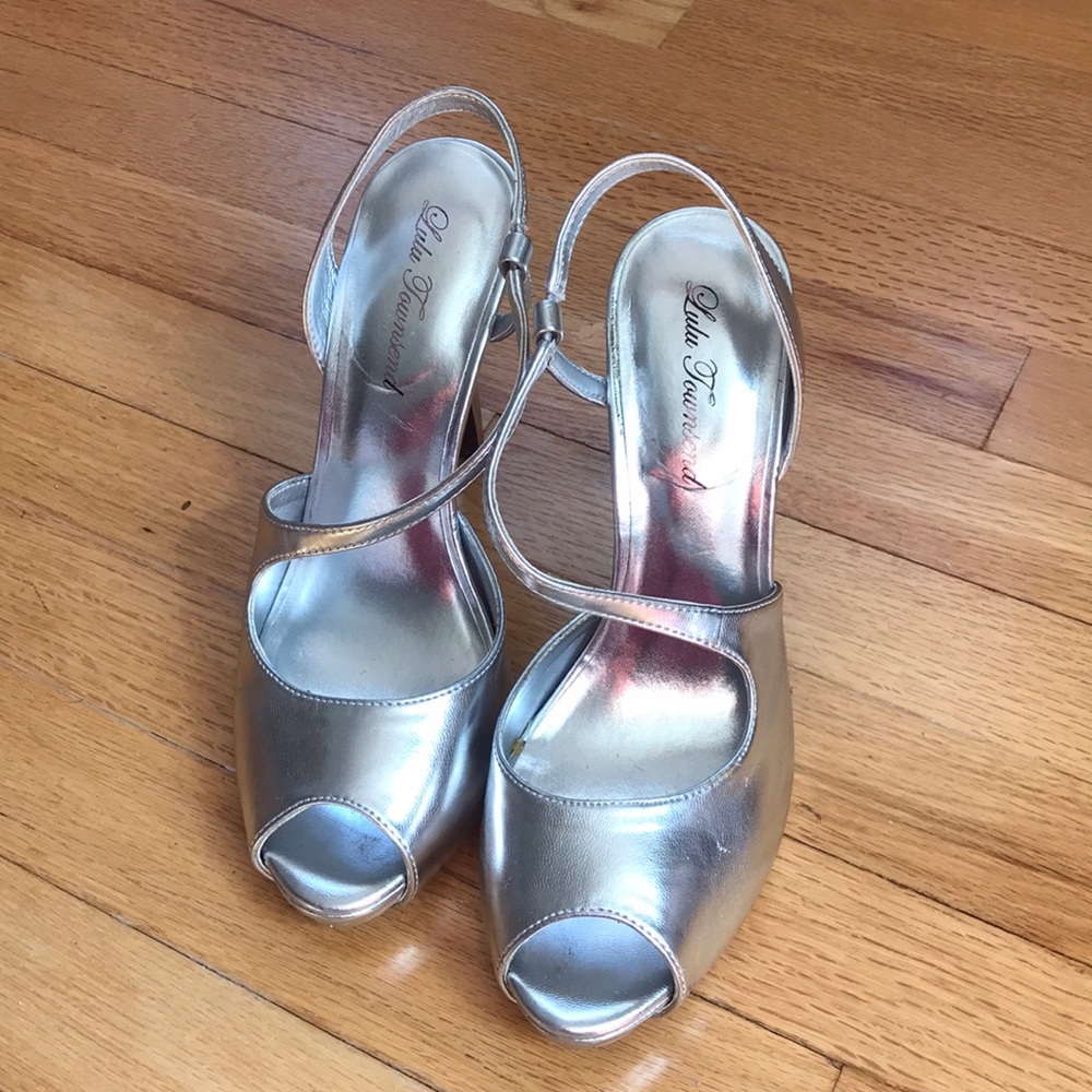 Lulu Townsend Size 9 Silver Heels